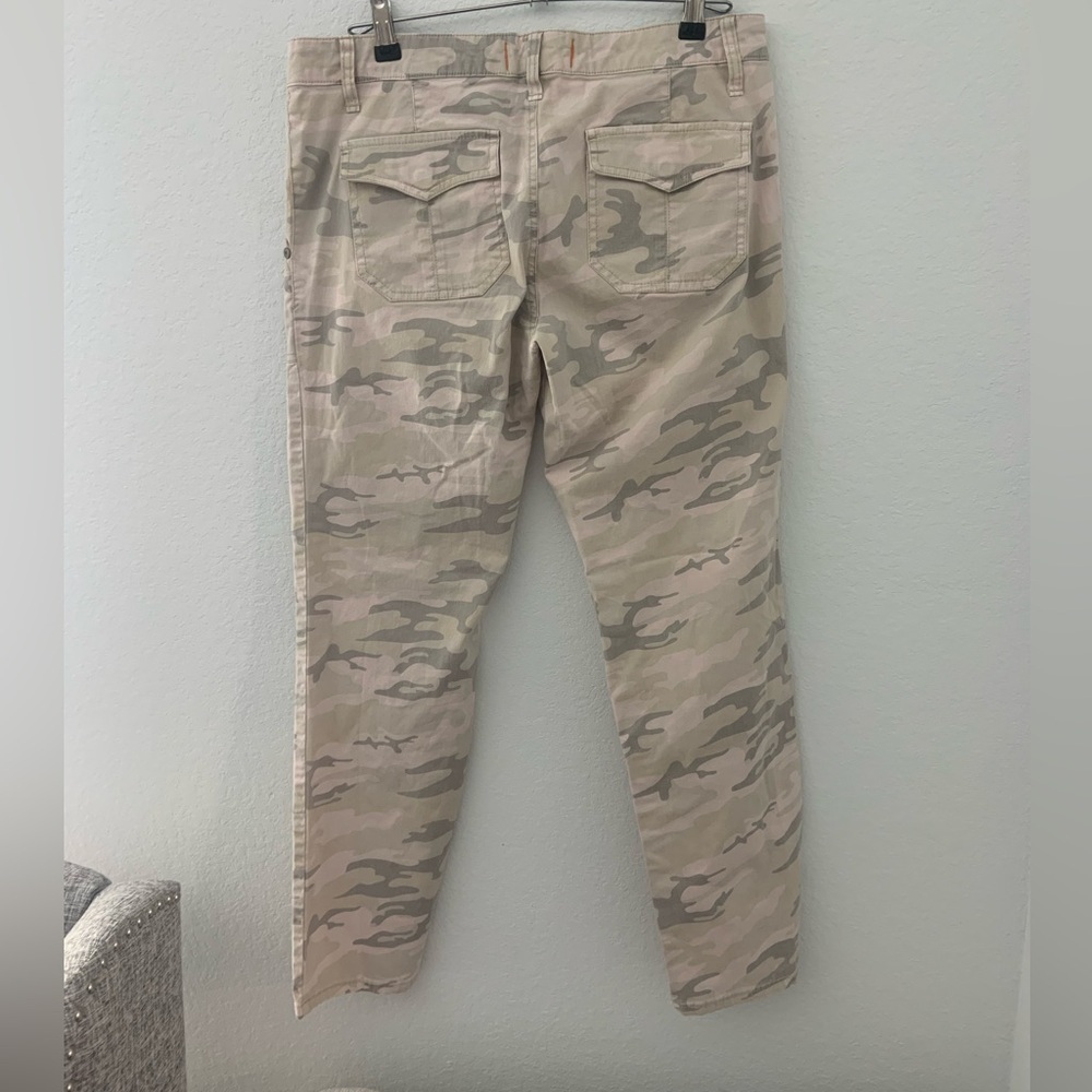 Blossom & Clover y2k Camo Pants Women’s tan green light camo Size 29 - Picture 5 of 11